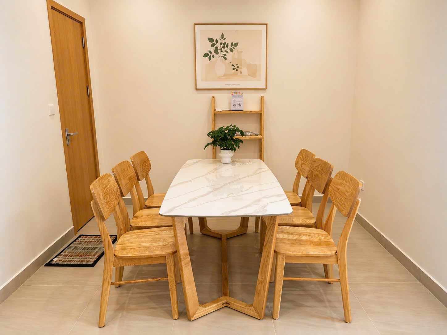A108 — Bàn ăn 6 ghế gỗ + tranh treo tường